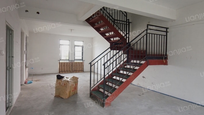 林汀别墅二手房实景图