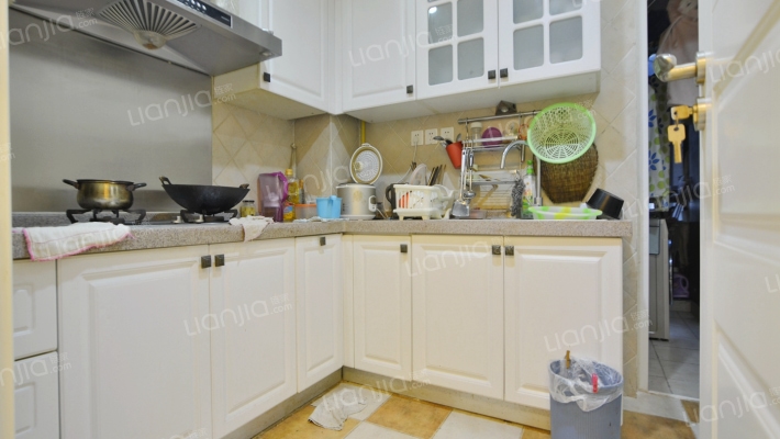 此房朝向东南,客厅卧室全对小区中庭,位置安静不吵_成都成华成渝立交