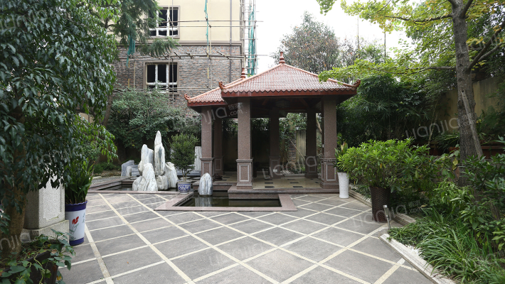 园艺山,精装独栋别墅,带超大花园.