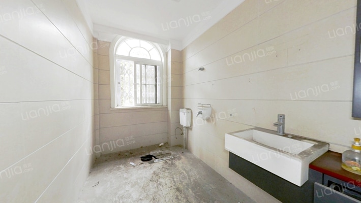 富临山庄独栋别墅500余平私家花园独立超大车库-卫生间a