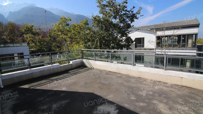 大理古城山水间三期占地五亩的别墅群诚心出售