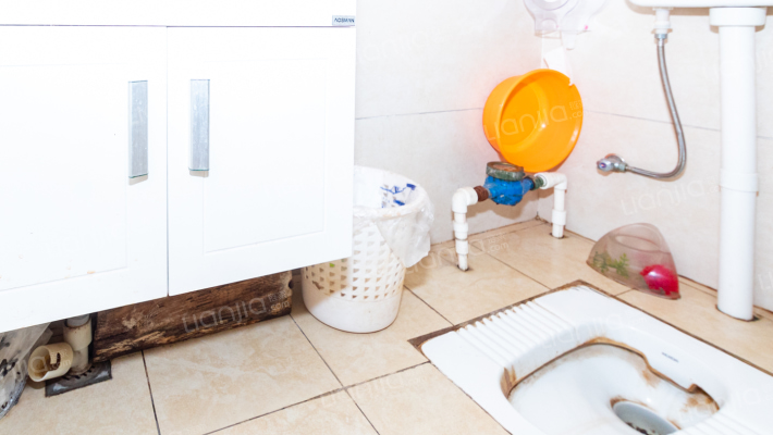 四是两厅 环境优美 交通便利 干净舒适