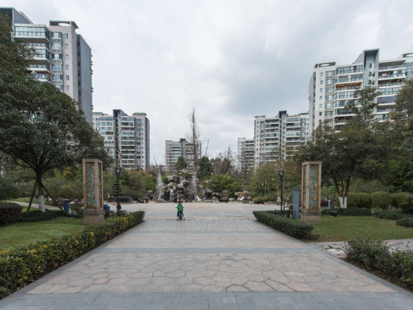 小区中心位置,不临街,楼层视野好,精装带车位_成都孵化园南苑小区b区