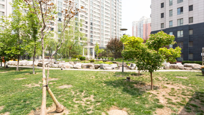 鼎城世家四室两厅三卫挂东窗的复式房子