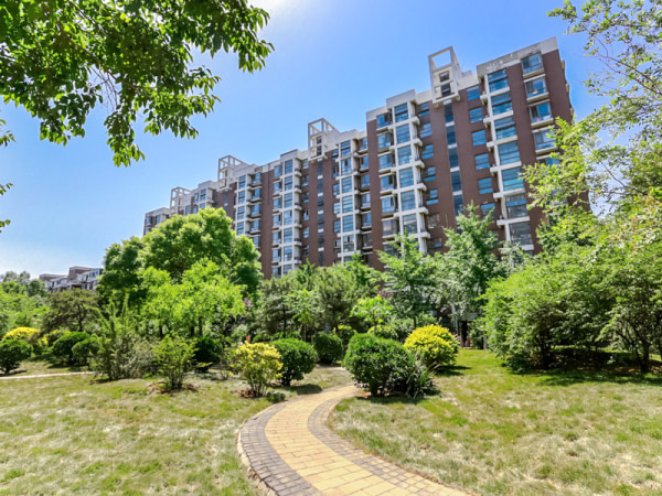 天鸿美域 南向温馨婚房一居室(改两居),精装修,免税