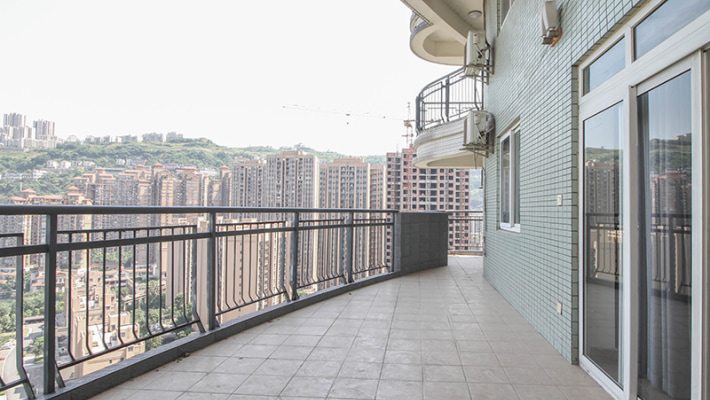 沙坪坝金沙港湾 跃层五房 一线江景 大阳台