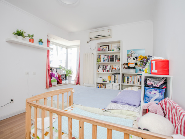 北京新天地 西北一居室 满两年 可一改二 紧邻6号线