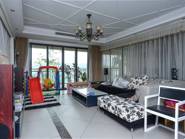 正看球场 视野采光佳_重庆汽博中心保利高尔夫公馆二手房推荐(重庆