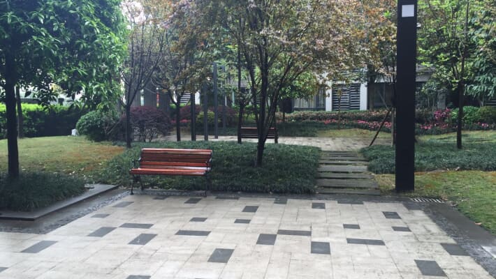 旁高档住宅小区 环境十分好 出行方便_重庆上清寺名流公馆二手房推荐