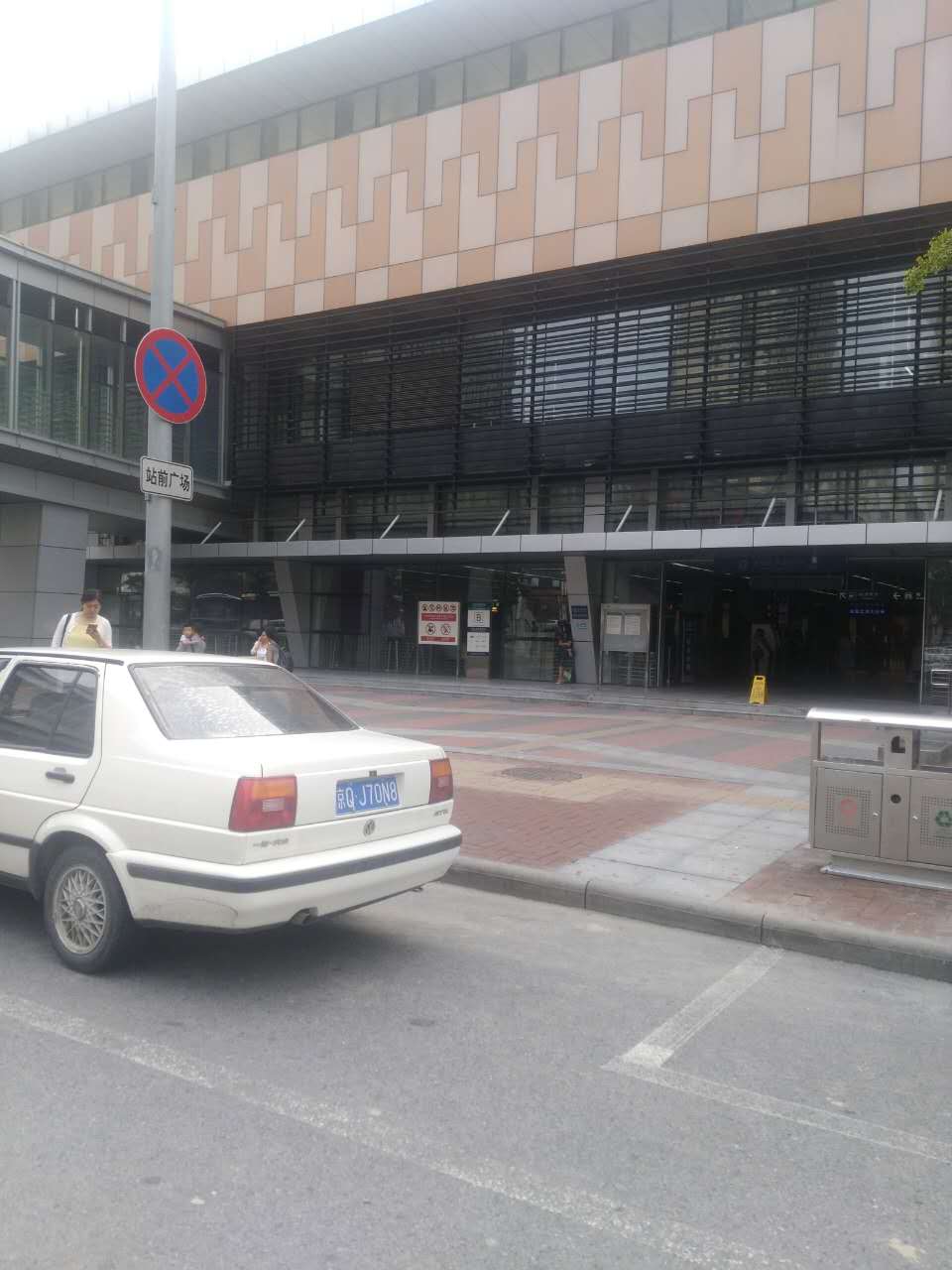 小区对面的地铁生物医药基地地铁口