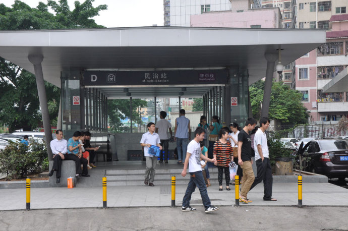 潜龙鑫茂花园a区小区附件有哪个地铁站