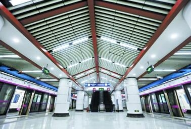 此图片是地铁15号线大屯路东站室内图,始发站清华东路西口,终点站俸伯