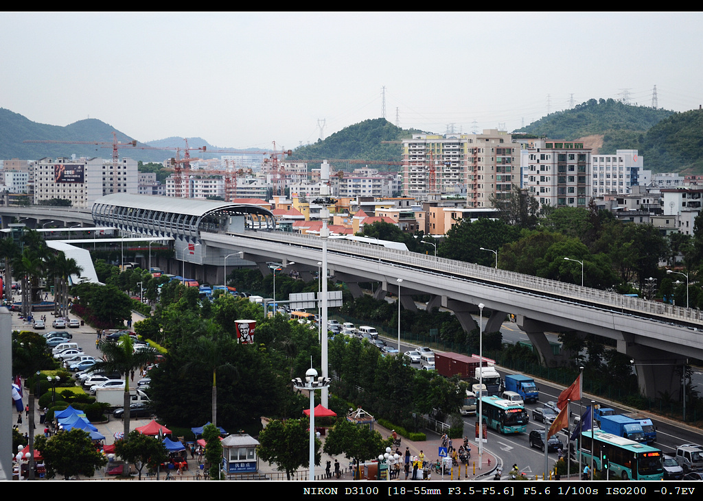 这是横岗地铁站的俯视图.地铁下方即为龙岗大道主干道.