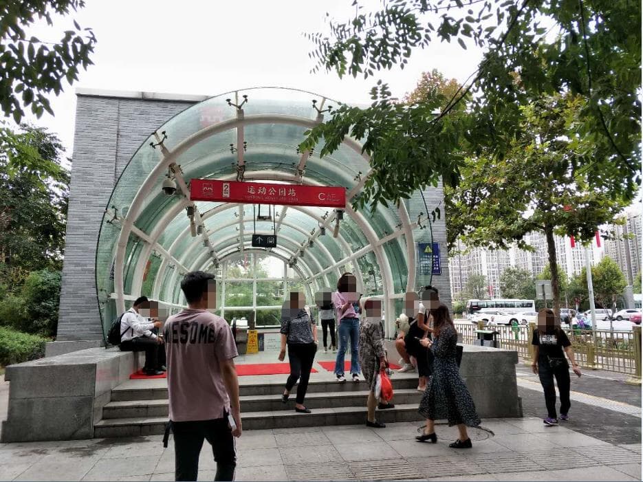 线路,可通往钟楼,大唐芙蓉园,曲江池;230线路经过北二环,灞桥火车站