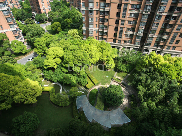 春申景城一期,高区不靠马路,两房朝南,精装修拎包入住