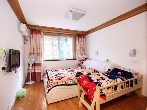 2000年次新房 西校学区房 南北通透 精装修 满5