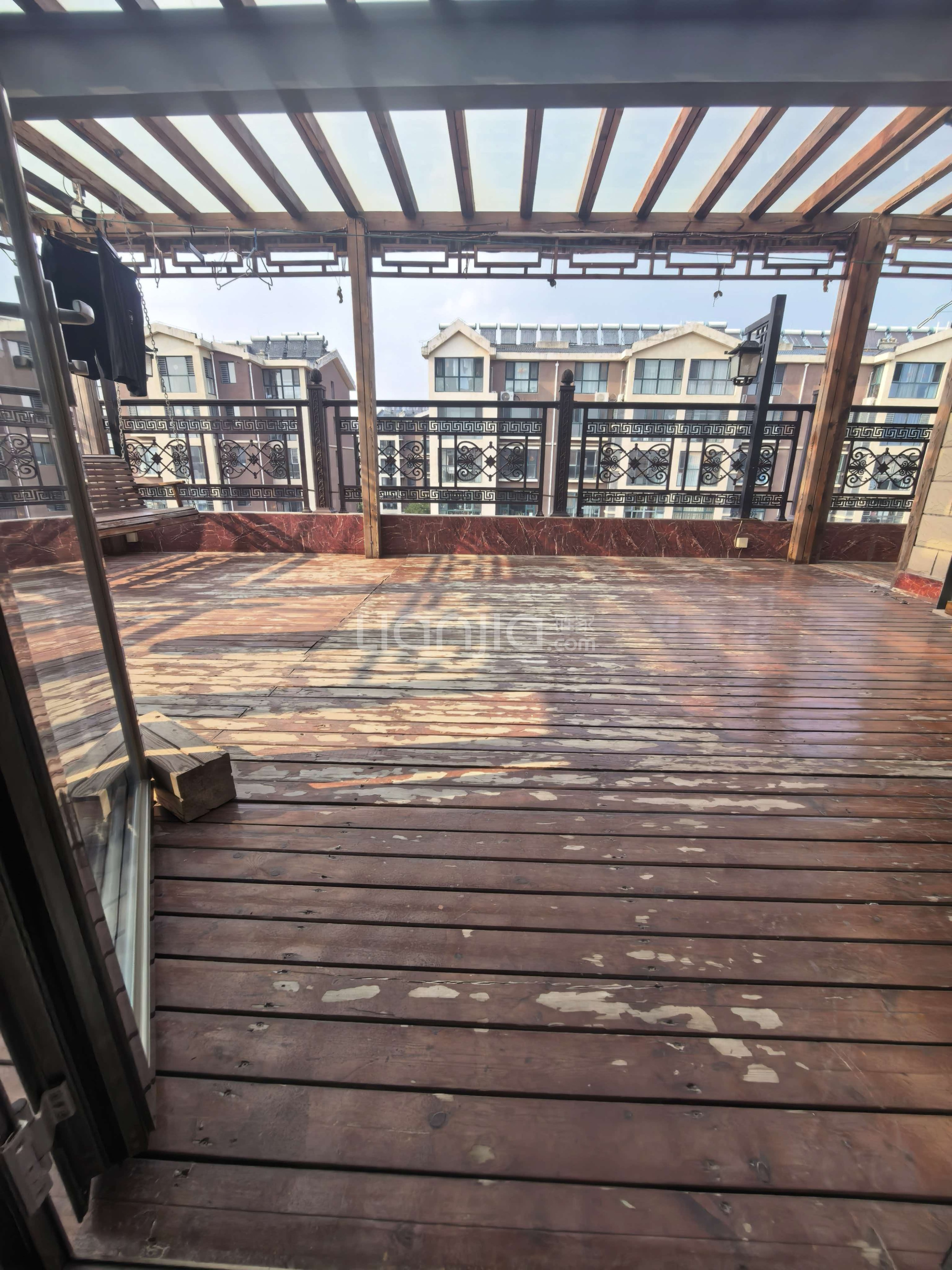 市区独栋  一层带院  自住精装修-户型图