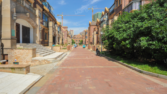 鹿鼎国际红酒城外景图