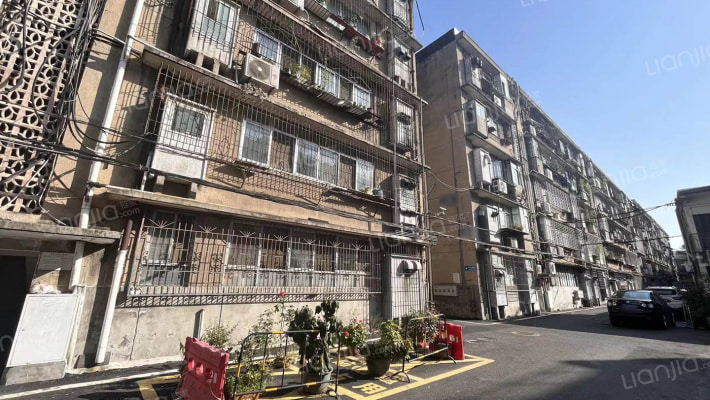 襄城区税务局家属院外景图