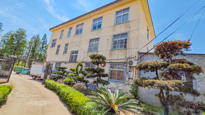 三建宿舍外景图