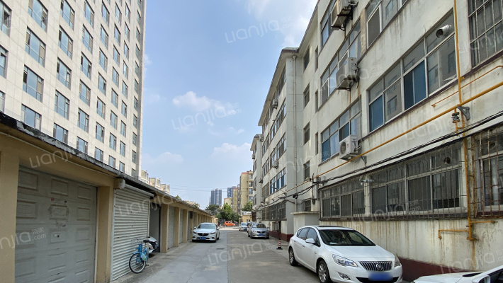 林业局宿舍外景图