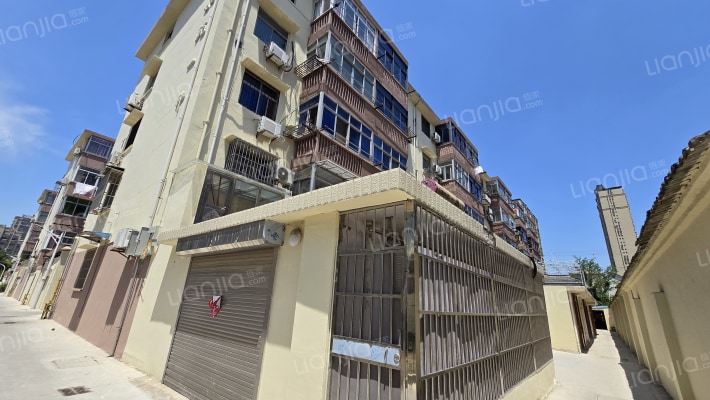 东台镇宿舍楼外景图