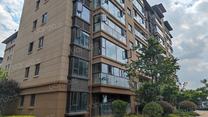 经投湖山望外景图