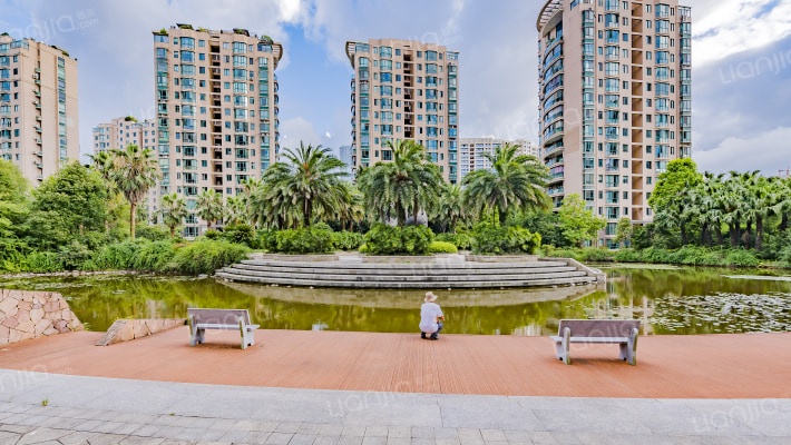 同人花园外景图