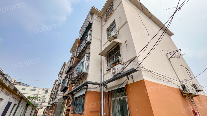 金属回收公司宿舍外景图