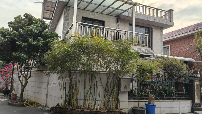 银屏山庄外景图