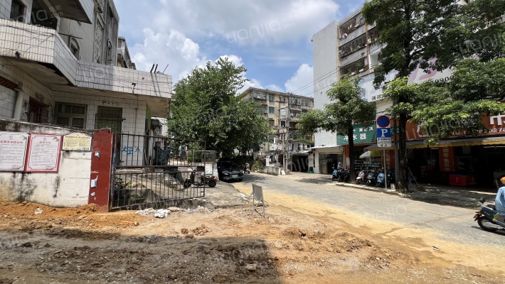 惠远商厦外景图