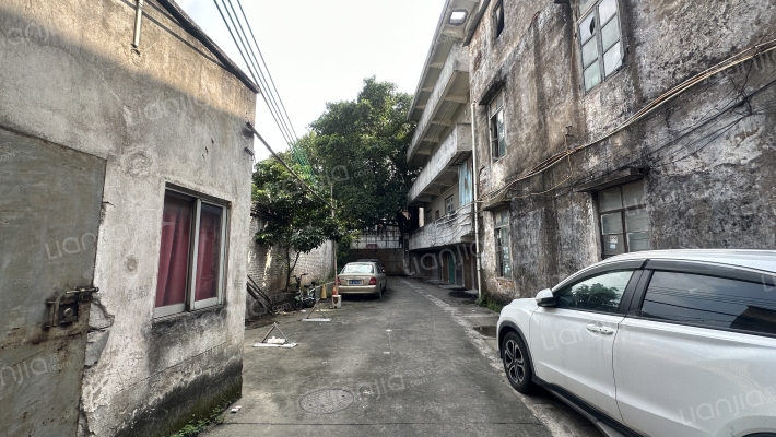 盐步跃进路环卫楼外景图