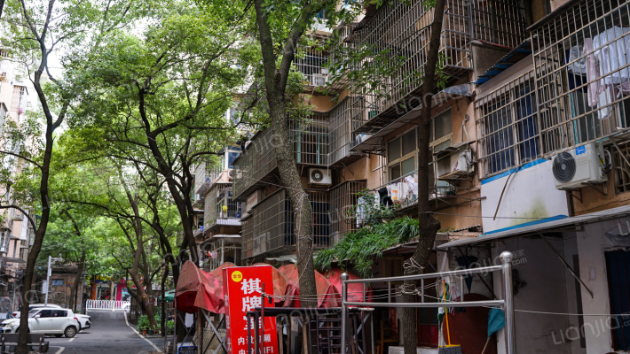 公交新村外景图