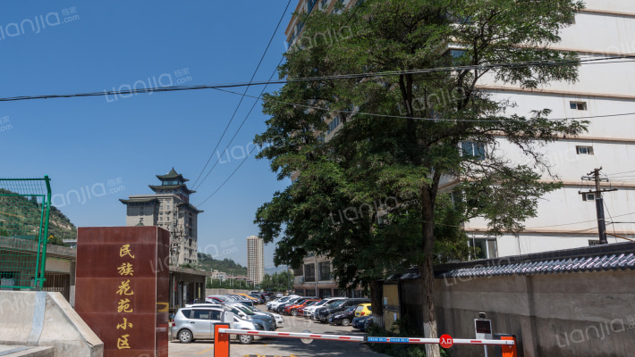 民族花苑小区外景图