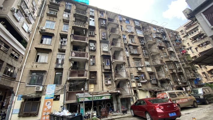 球场二里外景图