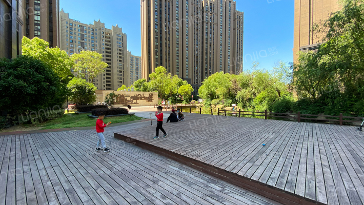 西郊半岛名苑外景图