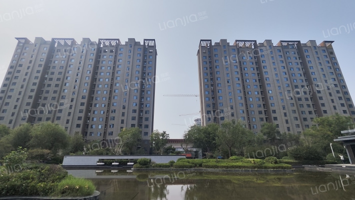 万浩红玺城外景图