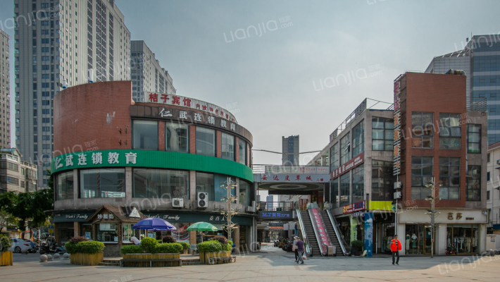 安达步行街外景图