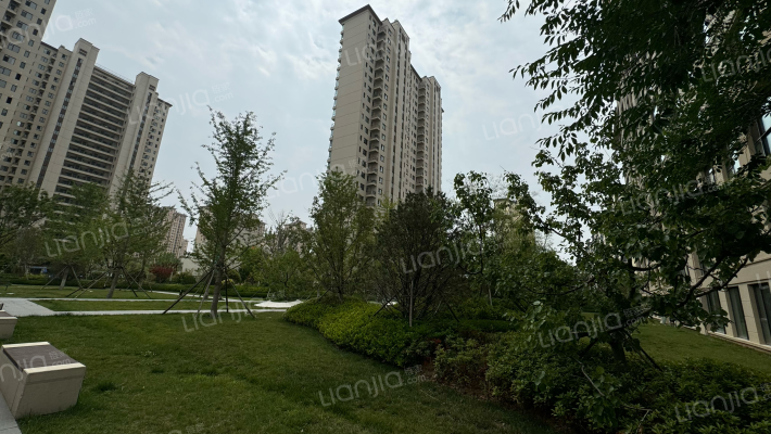 青特缦云外景图