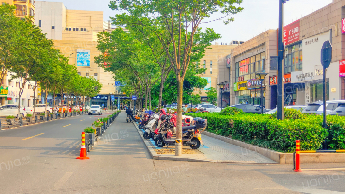 银泰城C座外景图