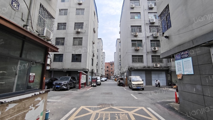 政法小区南院外景图