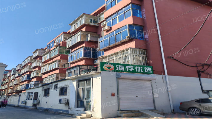 西里乡政府宿舍外景图