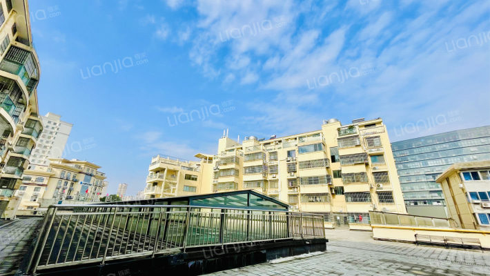 周新农贸市场外景图