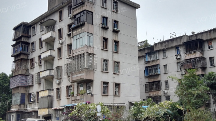 农工商学院外景图