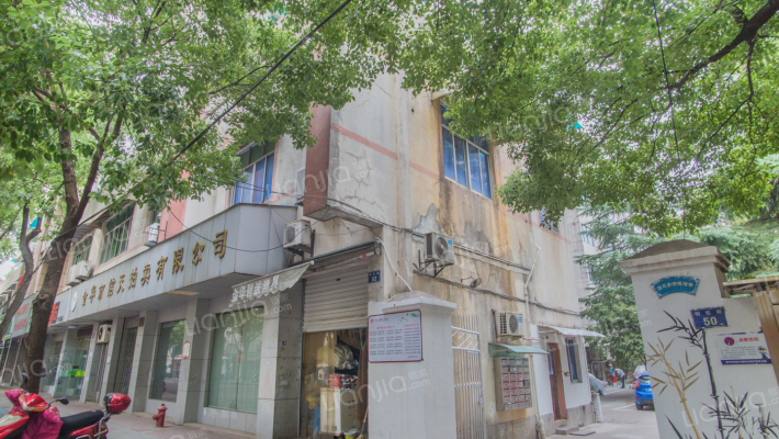 信息参考报宿舍外景图