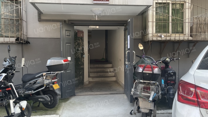 迎春社区区政府家属院外景图