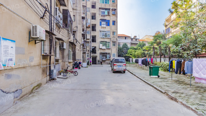 卫民巷24号院外景图