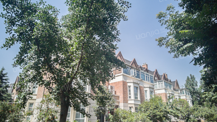 普罗旺世香榭丽舍外景图