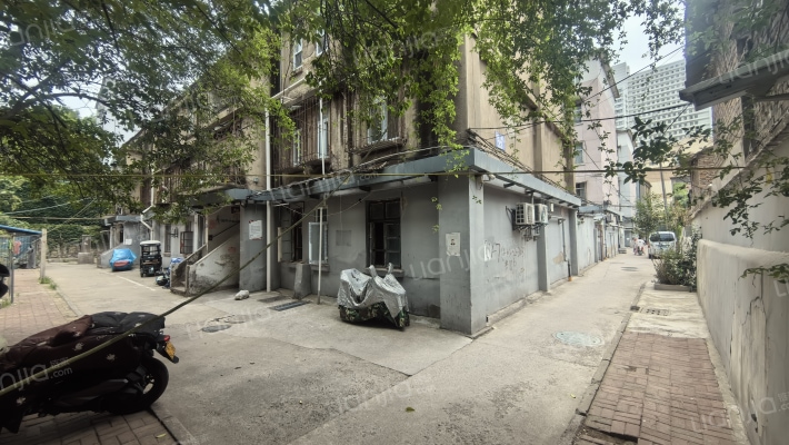 铁货中街外景图