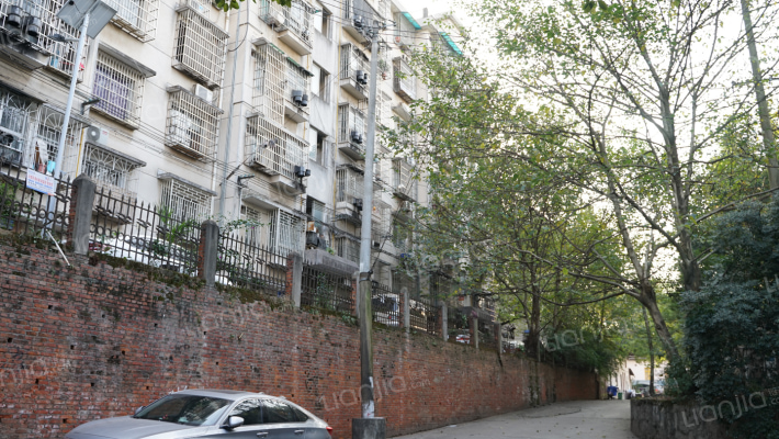 长机家属区外景图